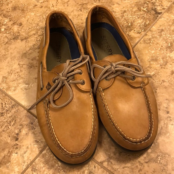 wide boat shoes